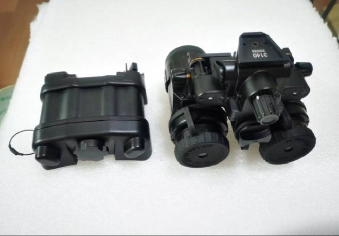 PVS3140 Gen 3 Gen 2+  White/Green Phosphorus Tubes Night vision goggles LDNV008N FOV 50 degree housing with battery packs and diopter adjustment - SECUTOR ARMOUR LTD 